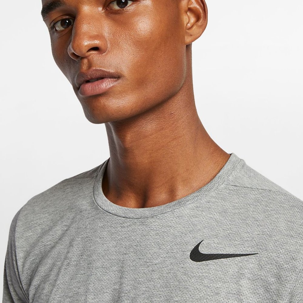 Nike Breathe Men's Short-Sleeve Training Top - Picture 4 of 6